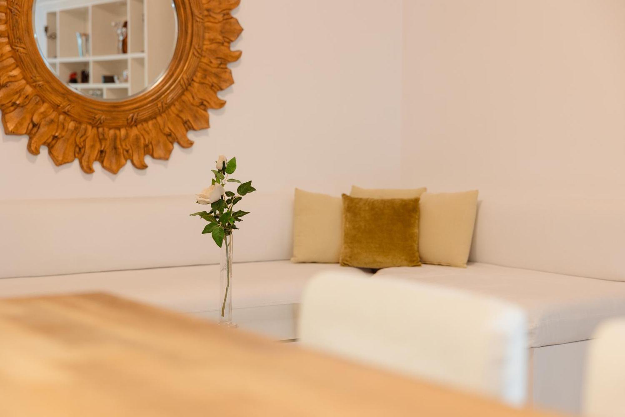 Ground Floor Holiday Apartment With Terrace And Pool In Puerto Banus, Марбелья Экстерьер фото
